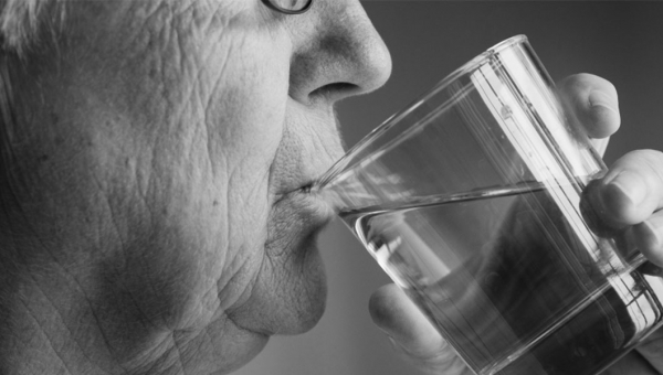 L’hydratation de personnes âgées